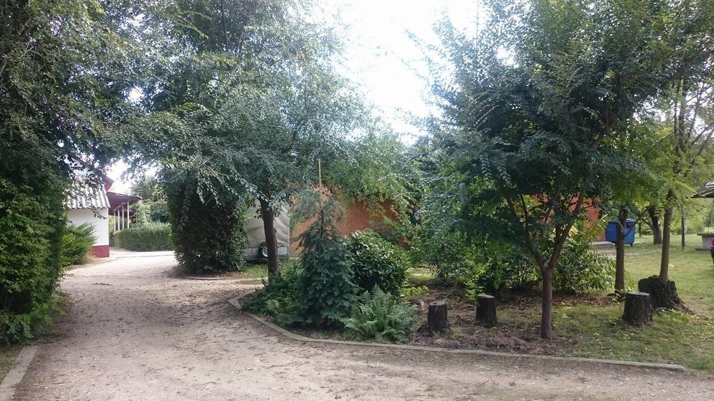 Dobo Tanya Villa Roszke Luaran gambar