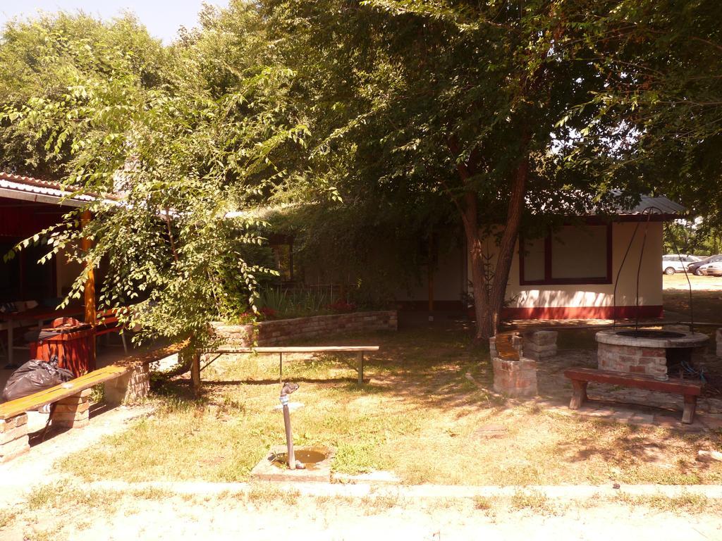 Dobo Tanya Villa Roszke Luaran gambar