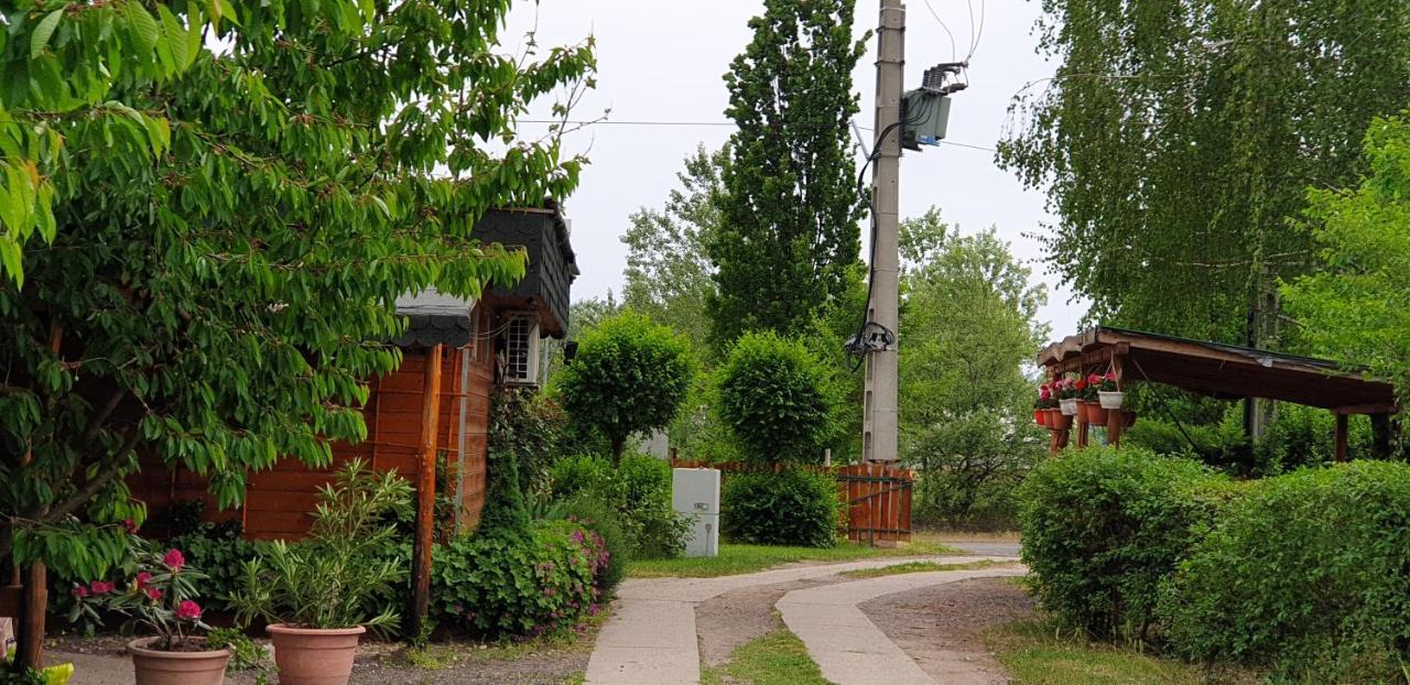 Dobo Tanya Villa Roszke Luaran gambar